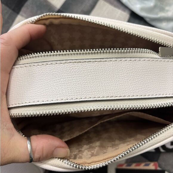 Karl Lagerfeld Paris Maybelle Camera Crossbody Bag White Black and Chrome New - Picture 3 of 7